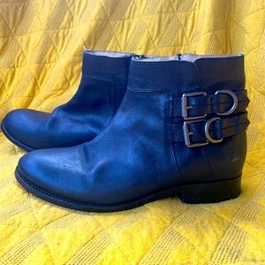 Frye ankle boots / black with buckle detail / side zipper / Size 8